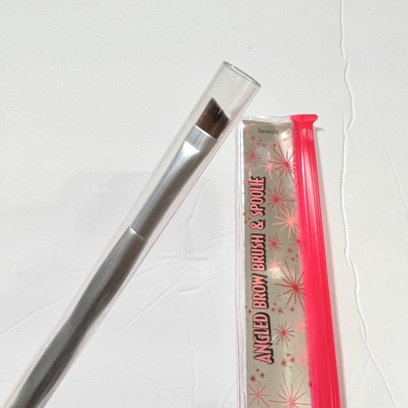 Benefit Cosmetics Angled Brow Brush & Spoolie - Picture 3 of 3